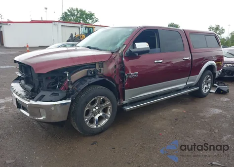 2017 Ram 1500 Laramie 4X4 6'4 Box z USA, uszkodzony, nr VIN 1C6RR7VT5HS774521